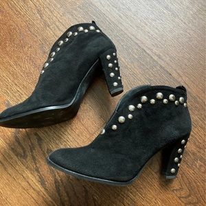 Stuart Weitzman 9.5 black suede booties